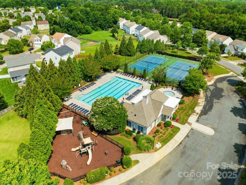 2802 Azalea Hills Drive, Charlotte, NC 28262.  MLS# CAR4257727, YatesRealty ID 16635. 