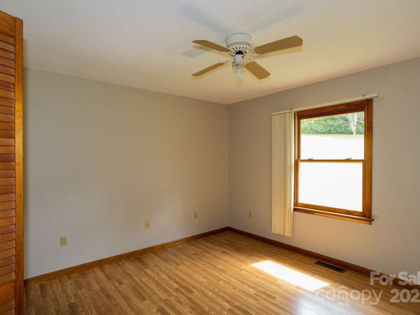 9 Lorena Drive, Asheville, NC 28806.  MLS# CAR4225982, YatesRealty ID 16635. 