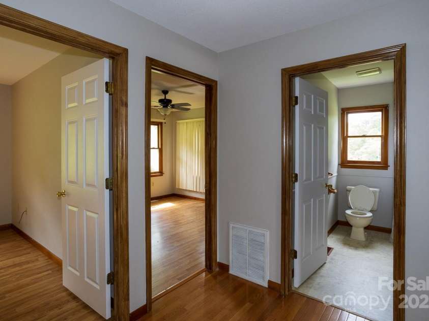 9 Lorena Drive, Asheville, NC 28806.  MLS# CAR4225982, YatesRealty ID 16635. 