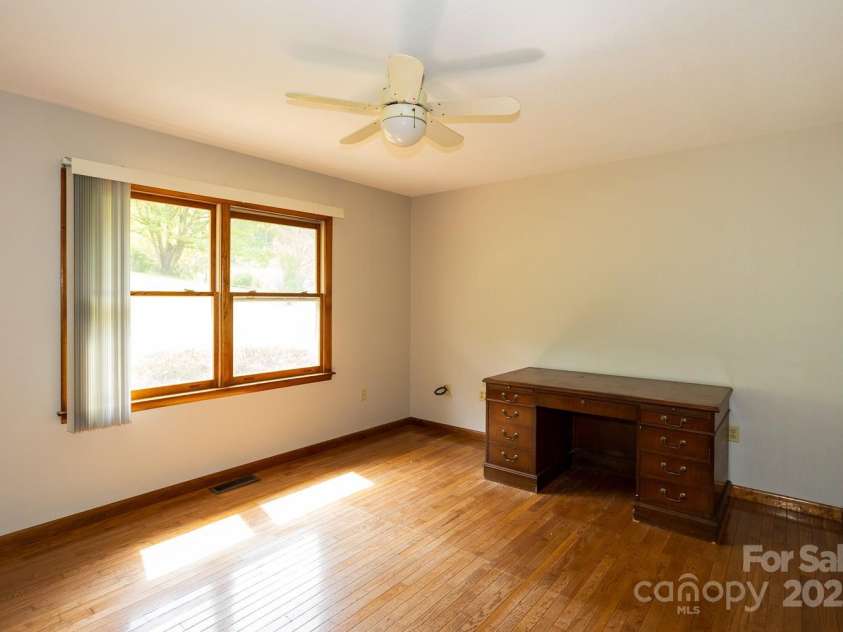 9 Lorena Drive, Asheville, NC 28806.  MLS# CAR4225982, YatesRealty ID 16635. 