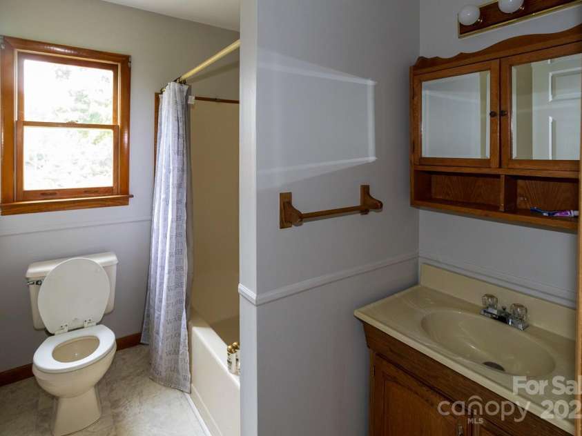 9 Lorena Drive, Asheville, NC 28806.  MLS# CAR4225982, YatesRealty ID 16635. 