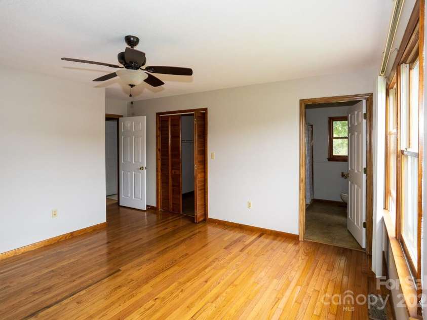 9 Lorena Drive, Asheville, NC 28806.  MLS# CAR4225982, YatesRealty ID 16635. 