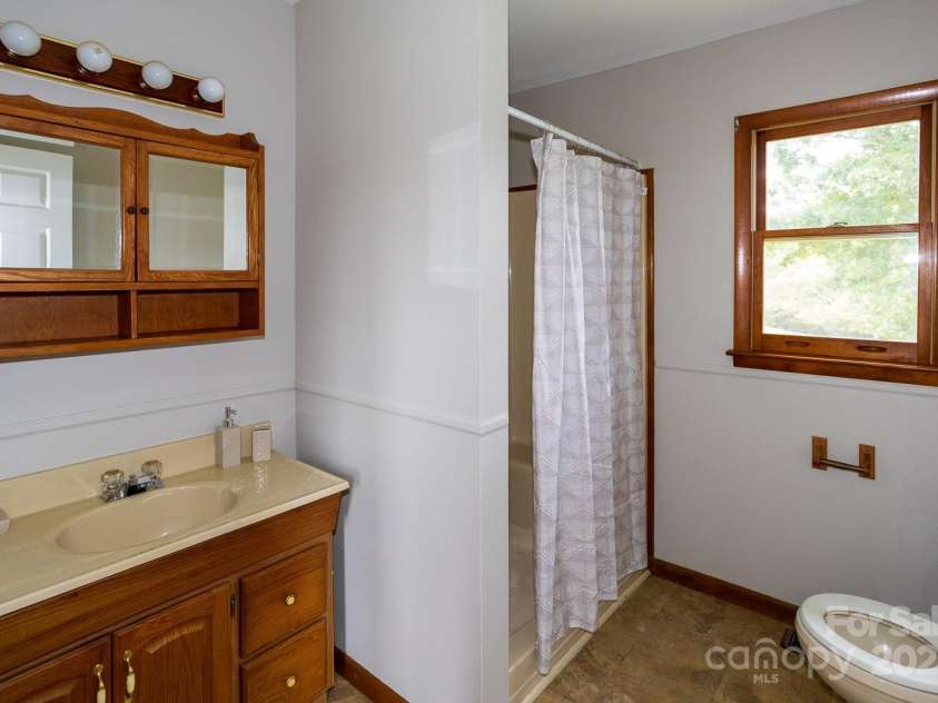 9 Lorena Drive, Asheville, NC 28806.  MLS# CAR4225982, YatesRealty ID 16635. 