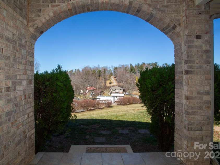 9 Lorena Drive, Asheville, NC 28806.  MLS# CAR4225982, YatesRealty ID 16635. 