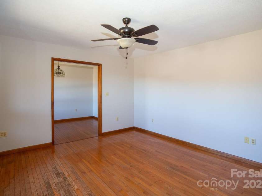 9 Lorena Drive, Asheville, NC 28806.  MLS# CAR4225982, YatesRealty ID 16635. 