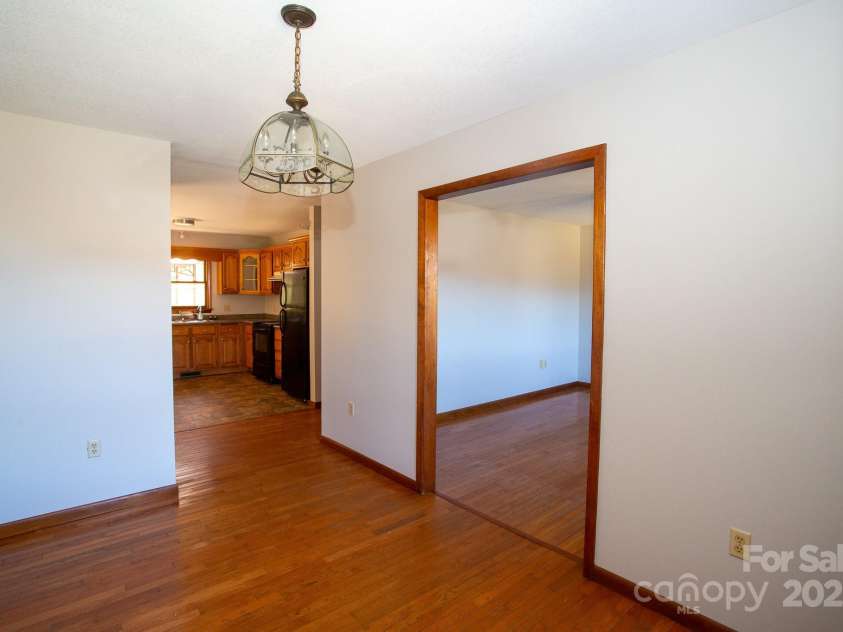 9 Lorena Drive, Asheville, NC 28806.  MLS# CAR4225982, YatesRealty ID 16635. 