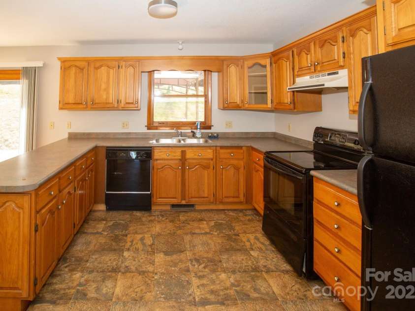 9 Lorena Drive, Asheville, NC 28806.  MLS# CAR4225982, YatesRealty ID 16635. 