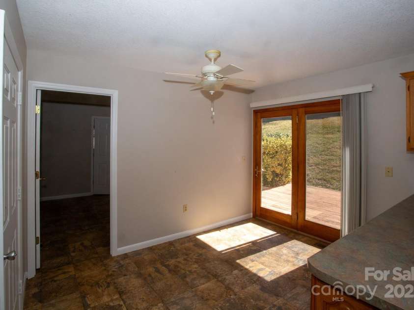 9 Lorena Drive, Asheville, NC 28806.  MLS# CAR4225982, YatesRealty ID 16635. 