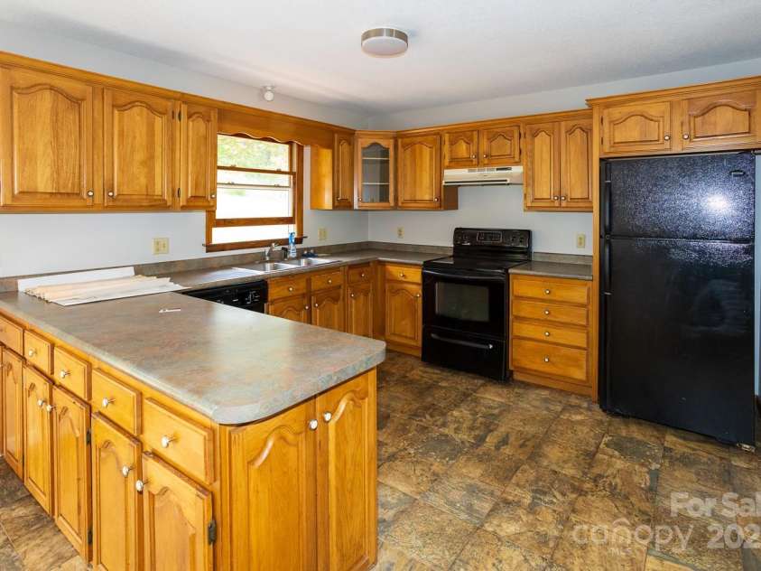 9 Lorena Drive, Asheville, NC 28806.  MLS# CAR4225982, YatesRealty ID 16635. 
