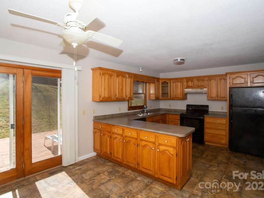9 Lorena Drive, Asheville, NC 28806.  MLS# CAR4225982, YatesRealty ID 16635. 