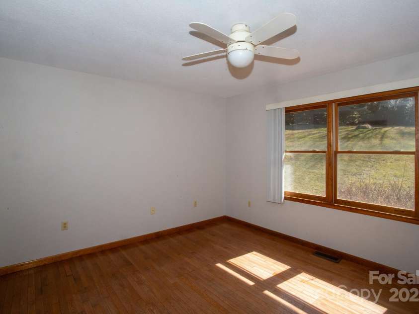 9 Lorena Drive, Asheville, NC 28806.  MLS# CAR4225982, YatesRealty ID 16635. 