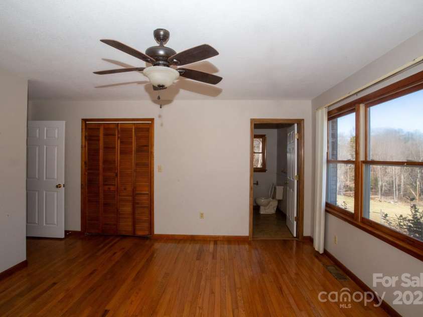 9 Lorena Drive, Asheville, NC 28806.  MLS# CAR4225982, YatesRealty ID 16635. 