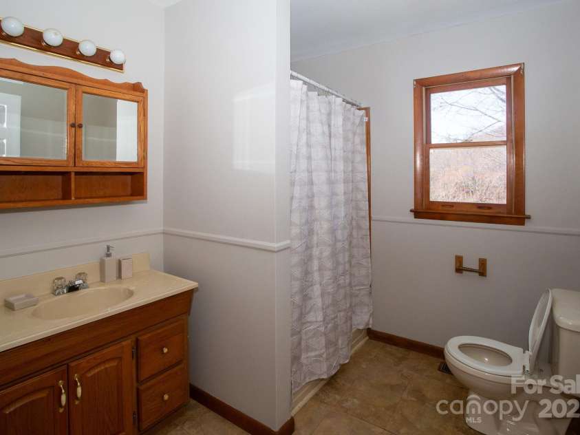9 Lorena Drive, Asheville, NC 28806.  MLS# CAR4225982, YatesRealty ID 16635. 