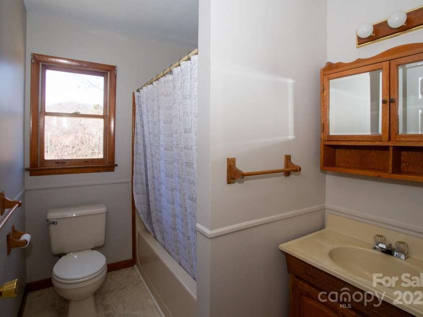 9 Lorena Drive, Asheville, NC 28806.  MLS# CAR4225982, YatesRealty ID 16635. 