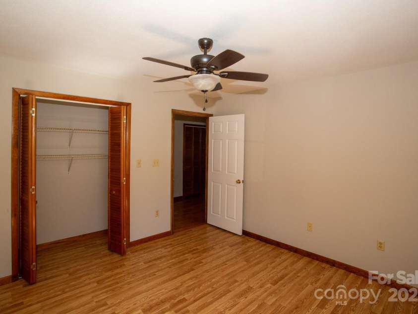 9 Lorena Drive, Asheville, NC 28806.  MLS# CAR4225982, YatesRealty ID 16635. 