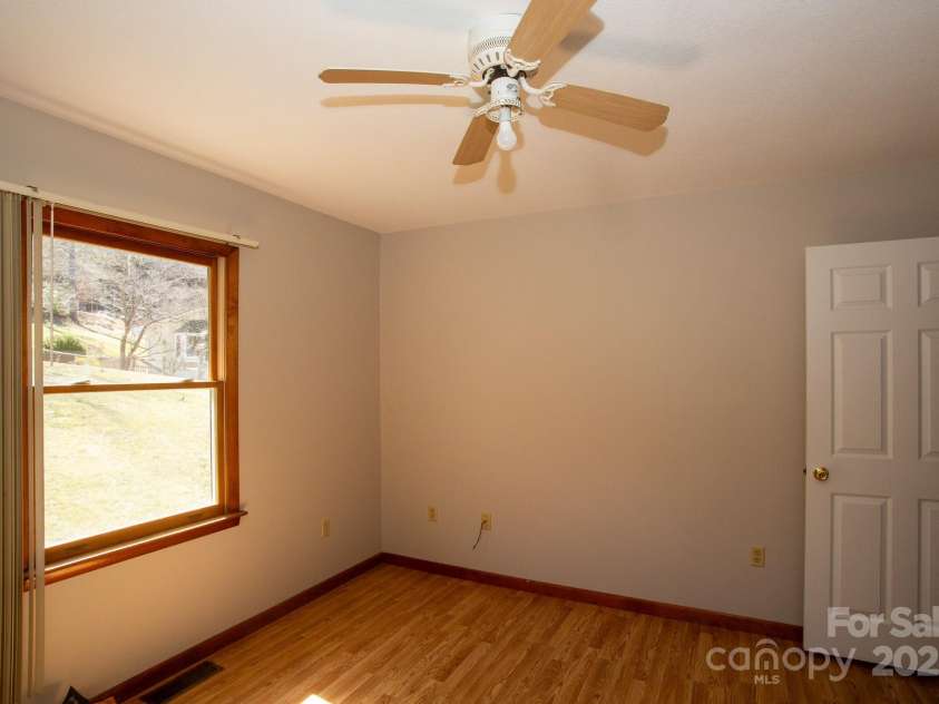 9 Lorena Drive, Asheville, NC 28806.  MLS# CAR4225982, YatesRealty ID 16635. 