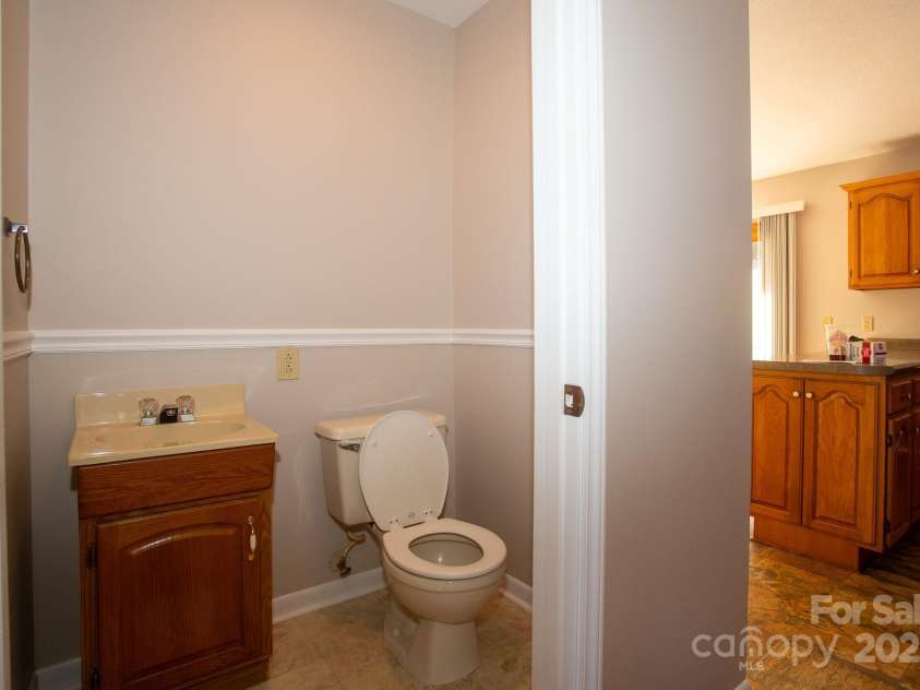 9 Lorena Drive, Asheville, NC 28806.  MLS# CAR4225982, YatesRealty ID 16635. 