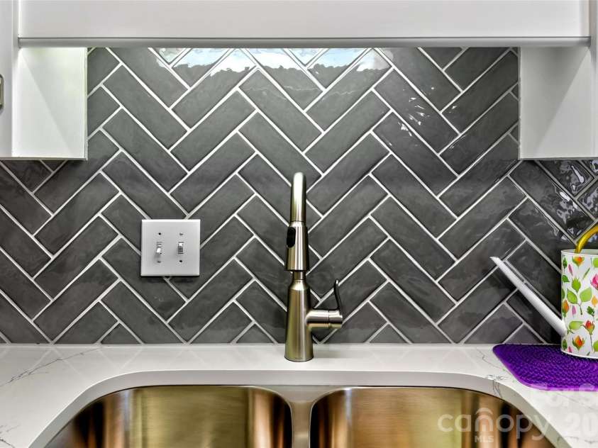 54 Deer Run Drive, Marion, NC 28752.  MLS# CAR4366901, YatesRealty ID 16636. Beautiful tile surround over kitchen counter tops
