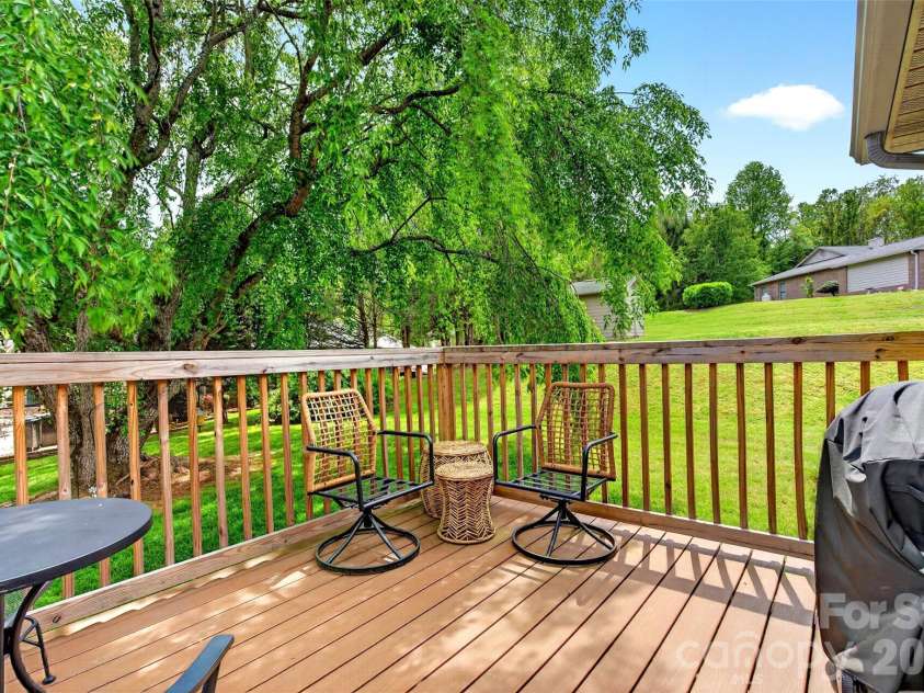 54 Deer Run Drive, Marion, NC 28752.  MLS# CAR4366901, YatesRealty ID 16636. The deck is a great place for cooking out!
