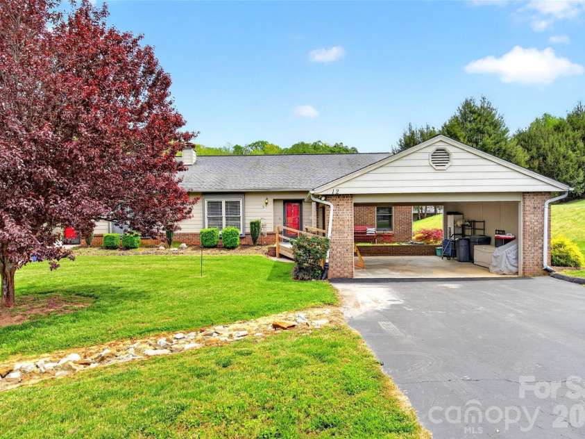 54 Deer Run Drive, Marion, NC 28752.  MLS# CAR4366901, YatesRealty ID 16636. WELCOME HOME!!