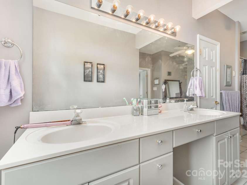 7525 Windy Pine Circle, Denver, NC 28037.  MLS# CAR4250896, YatesRealty ID 16636. 