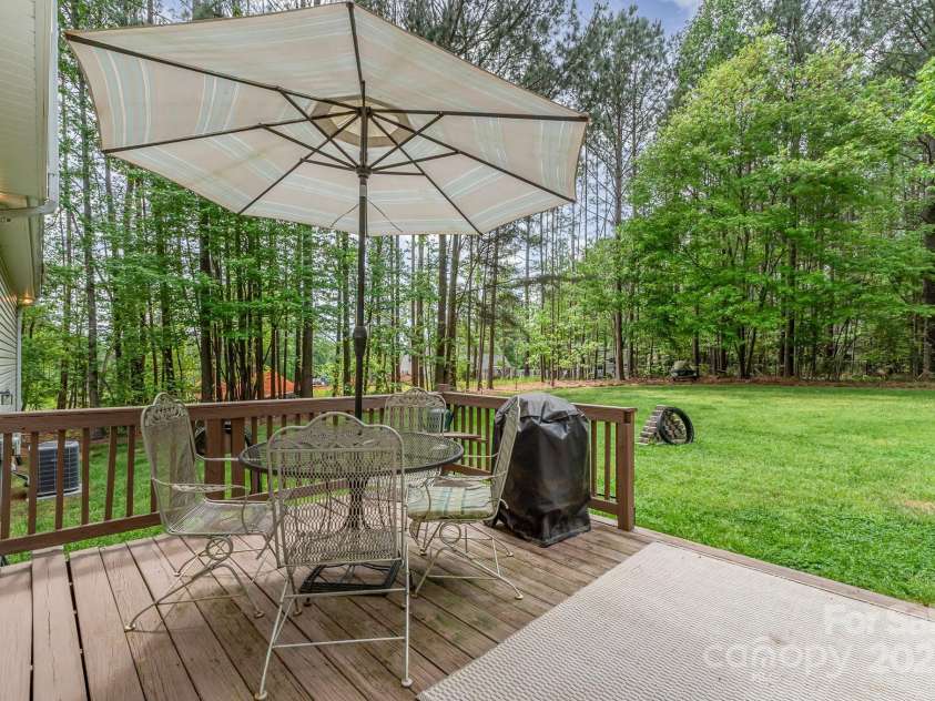 7525 Windy Pine Circle, Denver, NC 28037.  MLS# CAR4250896, YatesRealty ID 16636. 