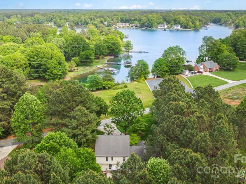 7525 Windy Pine Circle, Denver, NC 28037.  MLS# CAR4250896, YatesRealty ID 16636. 