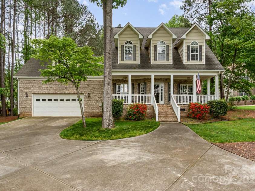 7525 Windy Pine Circle, Denver, NC 28037.  MLS# CAR4250896, YatesRealty ID 16636. Custom Cape Cod on Lake Norman