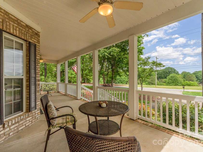 7525 Windy Pine Circle, Denver, NC 28037.  MLS# CAR4250896, YatesRealty ID 16636. Relax and watch the boats go by.