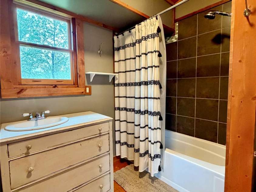 1142 Clearwater Parkway, Rutherfordton, NC 28139.  MLS# CAR4366503, YatesRealty ID 16637. Upper level primary bathroom view 1