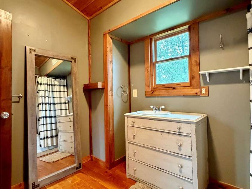 1142 Clearwater Parkway, Rutherfordton, NC 28139.  MLS# CAR4366503, YatesRealty ID 16637. Upper level primary bathroom view 2