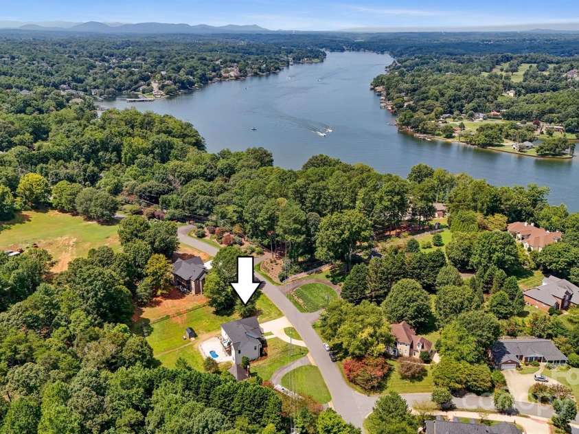 4808 1st Street, Hickory, NC 28601.  MLS# CAR4232372, YatesRealty ID 16637. 