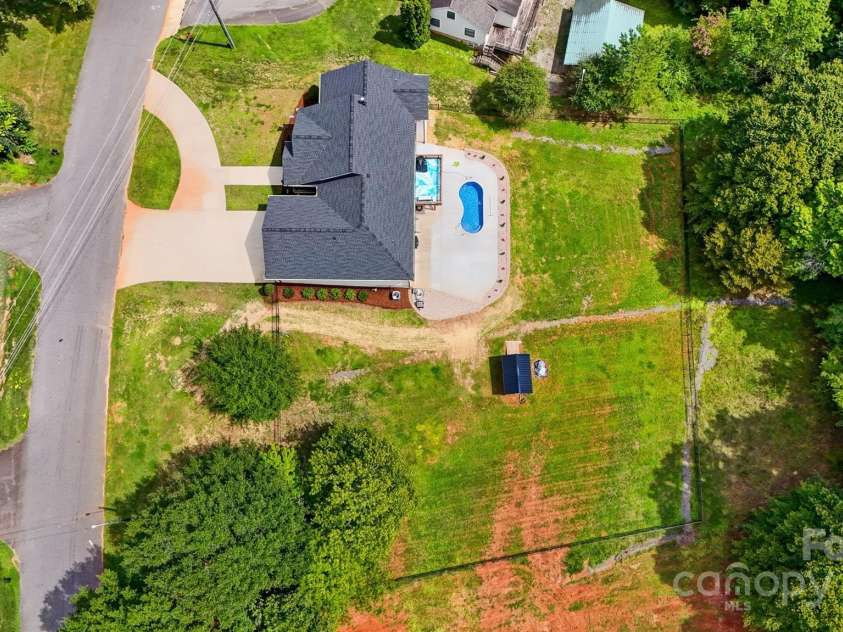 4808 1st Street, Hickory, NC 28601.  MLS# CAR4232372, YatesRealty ID 16637. 