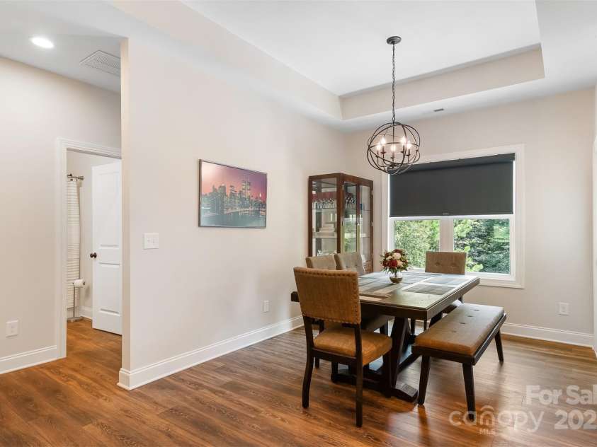 4808 1st Street, Hickory, NC 28601.  MLS# CAR4232372, YatesRealty ID 16637. 