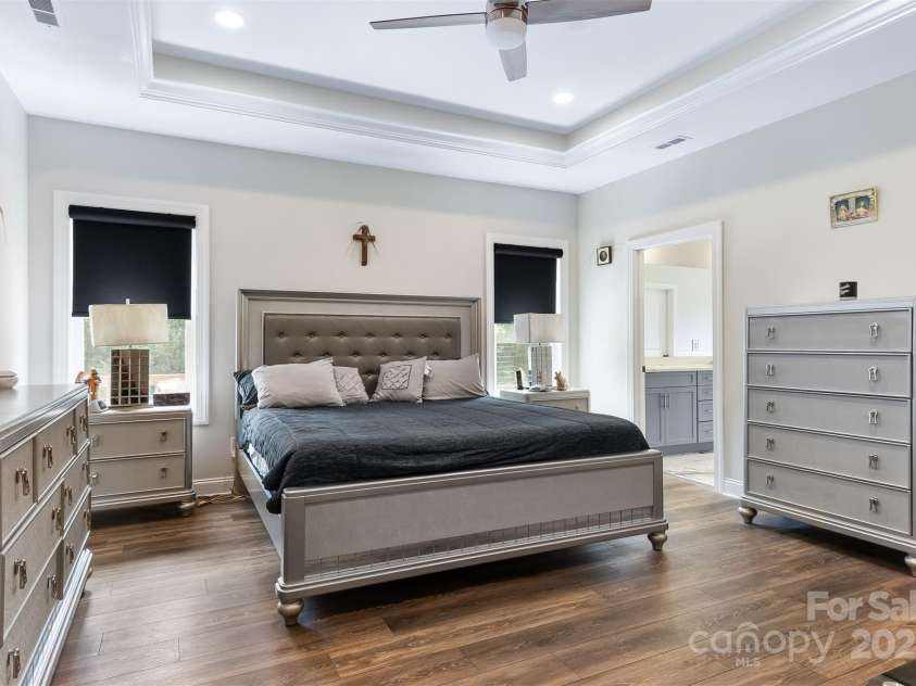 4808 1st Street, Hickory, NC 28601.  MLS# CAR4232372, YatesRealty ID 16637. 