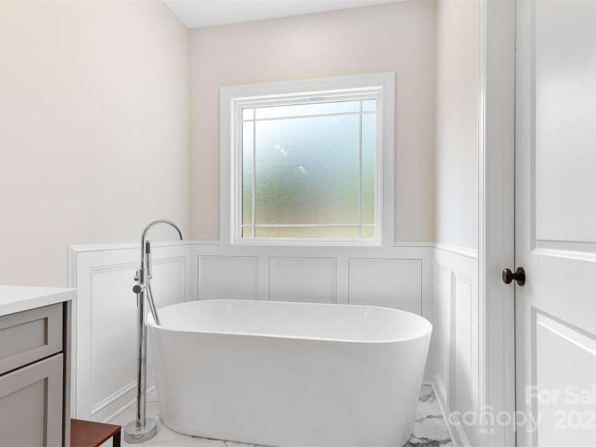 4808 1st Street, Hickory, NC 28601.  MLS# CAR4232372, YatesRealty ID 16637. 