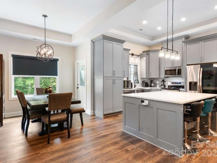 4808 1st Street, Hickory, NC 28601.  MLS# CAR4232372, YatesRealty ID 16637. 