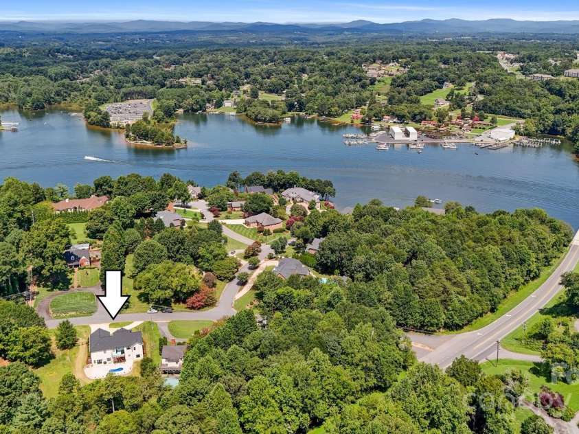 4808 1st Street, Hickory, NC 28601.  MLS# CAR4232372, YatesRealty ID 16637. 