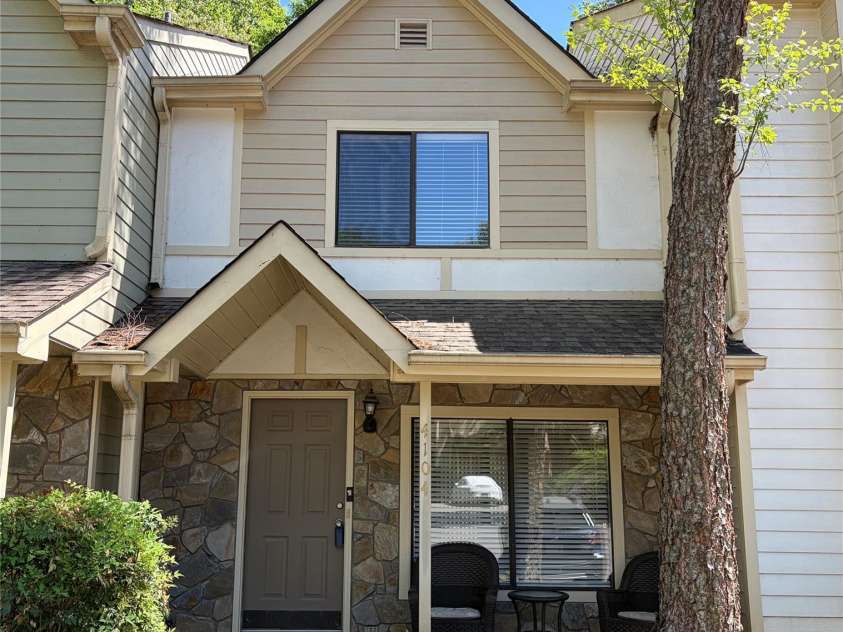 4104 Course Drive, Charlotte, NC 28277.  MLS# CAR4346795, YatesRealty ID 16638. 