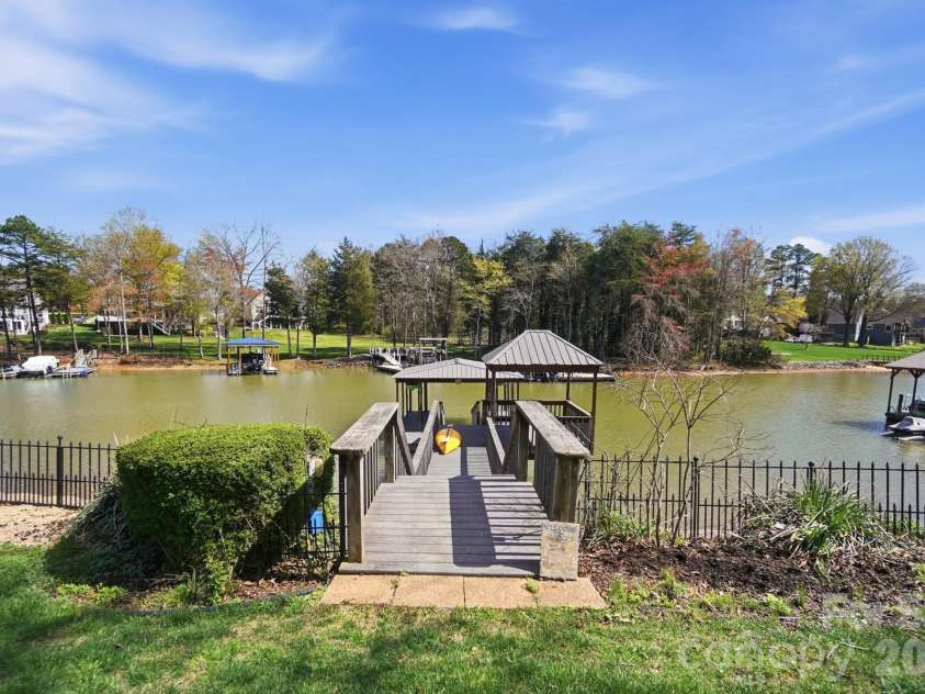 186 Hazelton Loop, Mooresville, NC 28117.  MLS# CAR4354931, YatesRealty ID 16640. 