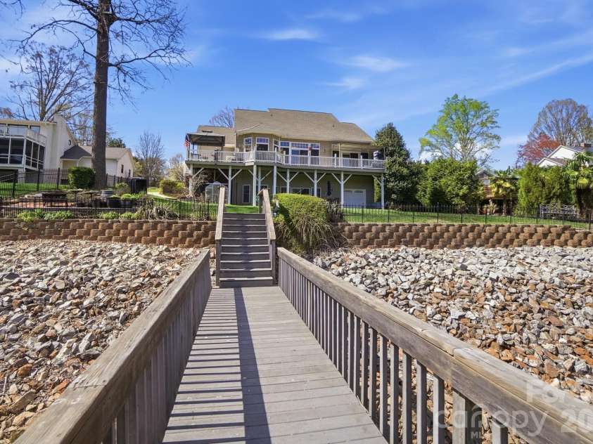 186 Hazelton Loop, Mooresville, NC 28117.  MLS# CAR4354931, YatesRealty ID 16640. 