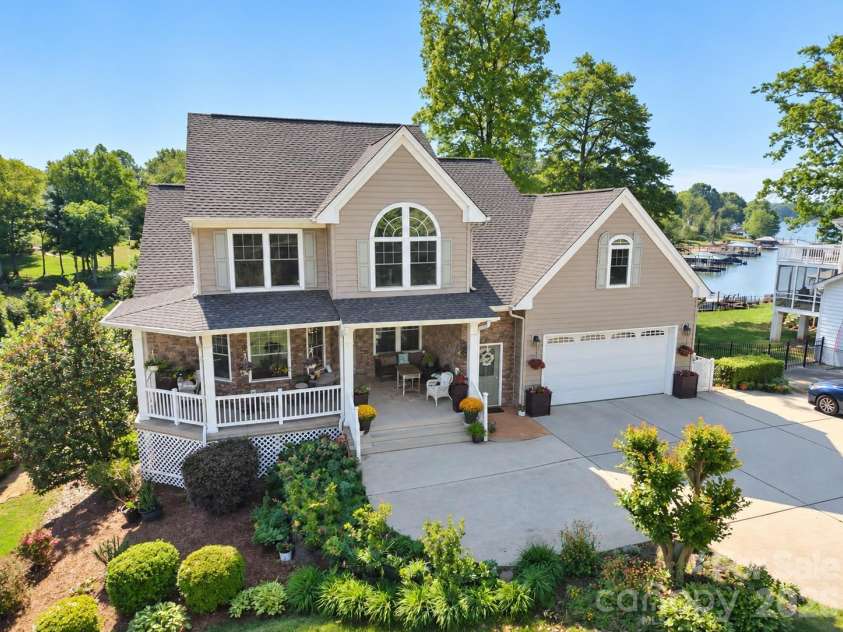 186 Hazelton Loop, Mooresville, NC 28117.  MLS# CAR4354931, YatesRealty ID 16640. 