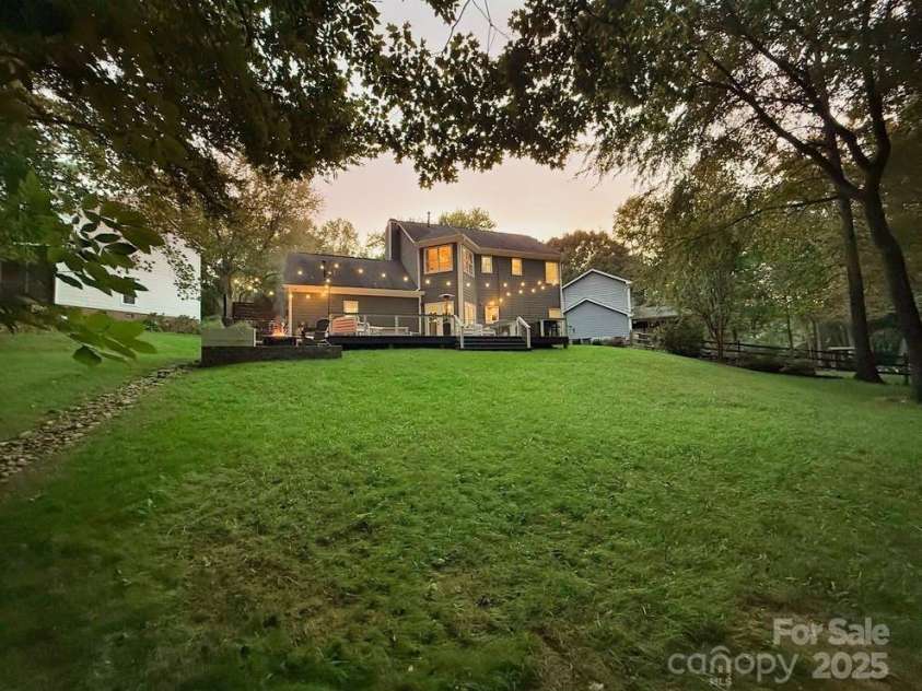 3314 Mara Court, Matthews, NC 28105.  MLS# CAR4262935, YatesRealty ID 16640. 