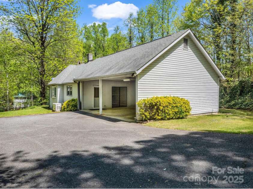 128 Washburn Road, Lake Lure, NC 28746.  MLS# CAR4247181, YatesRealty ID 16641. 
