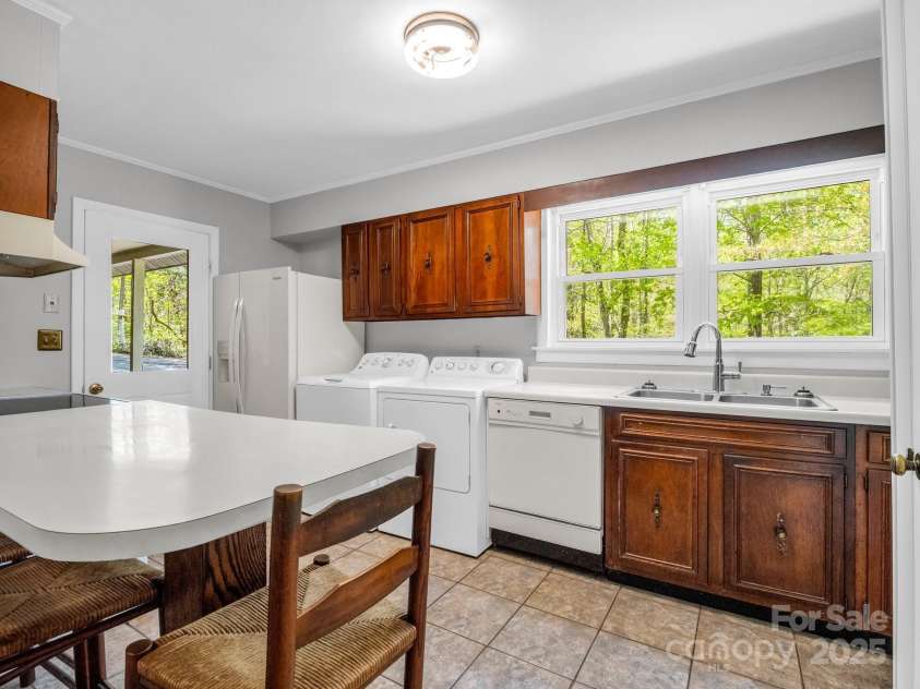 128 Washburn Road, Lake Lure, NC 28746.  MLS# CAR4247181, YatesRealty ID 16641. 