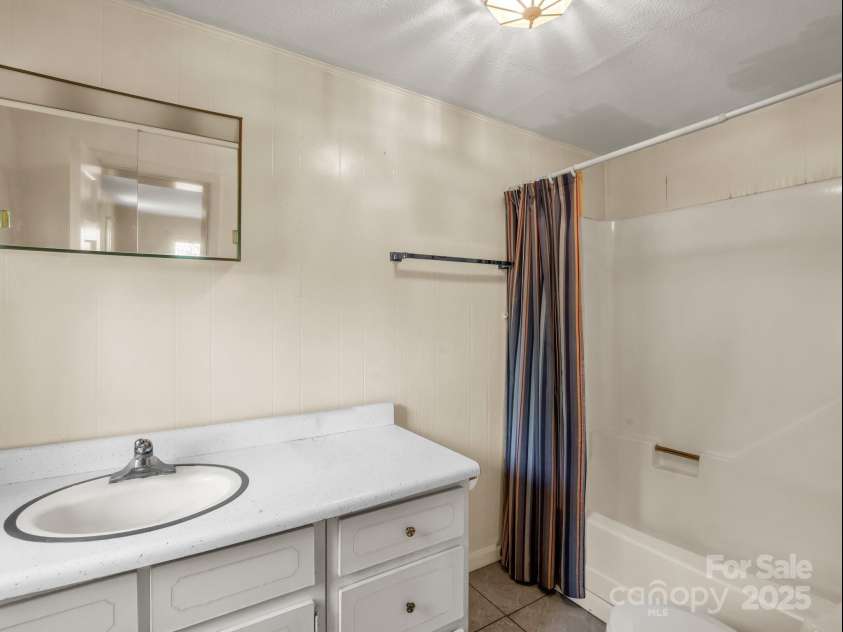 128 Washburn Road, Lake Lure, NC 28746.  MLS# CAR4247181, YatesRealty ID 16641. 