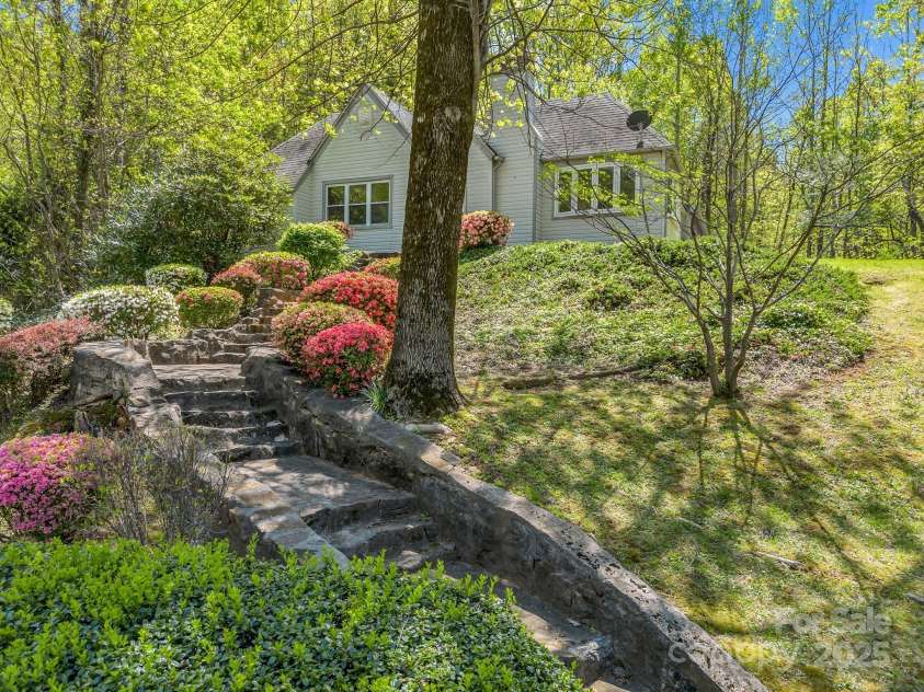 128 Washburn Road, Lake Lure, NC 28746.  MLS# CAR4247181, YatesRealty ID 16641. 