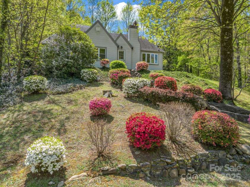 128 Washburn Road, Lake Lure, NC 28746.  MLS# CAR4247181, YatesRealty ID 16641. 