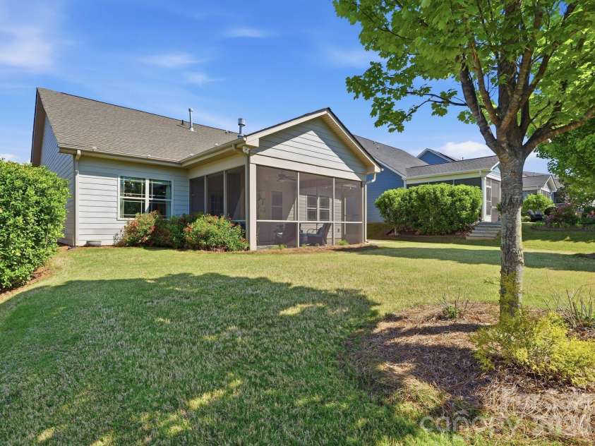 431 Trillium Way, Belmont, NC 28012.  MLS# CAR4372029, YatesRealty ID 16641. 