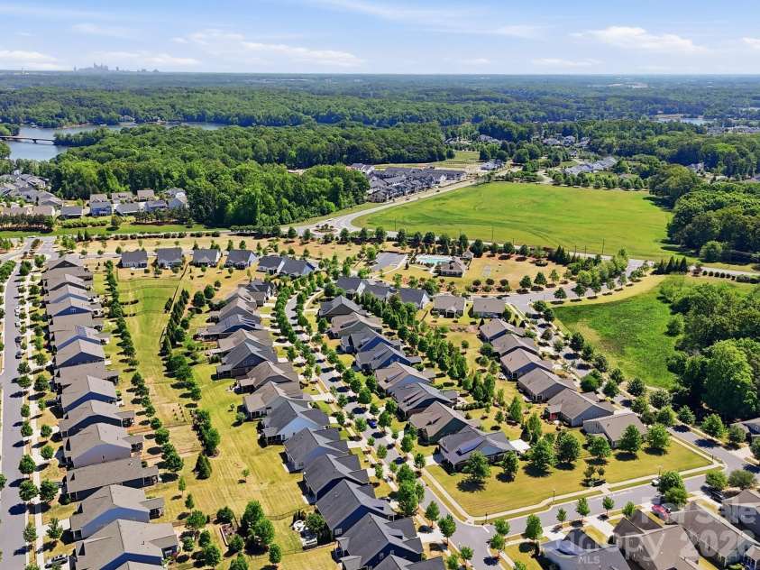 431 Trillium Way, Belmont, NC 28012.  MLS# CAR4372029, YatesRealty ID 16641. 